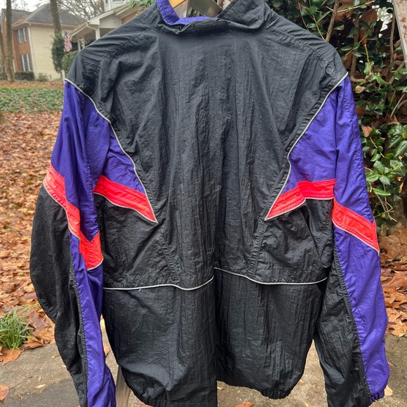 Vintage 80s Black Windbreaker with Purple and Red Accents - Picture 3 of 3